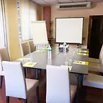 Logis Grand D'orleans Et Restaurant Le Goulu אלבי