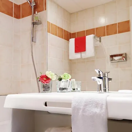 Logis Grand D'orleans Hotel 3*