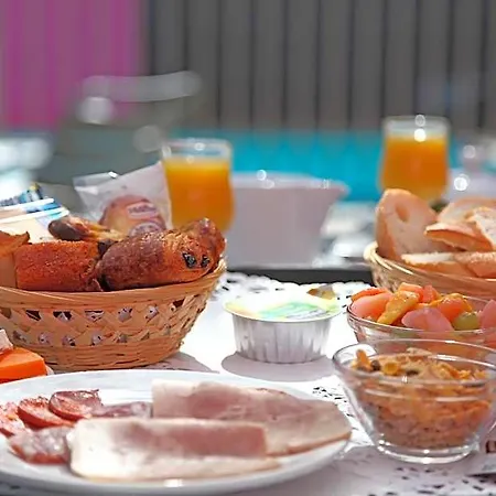 Hotel Logis Grand D'orleans Et Restaurant Le Goulu 3*