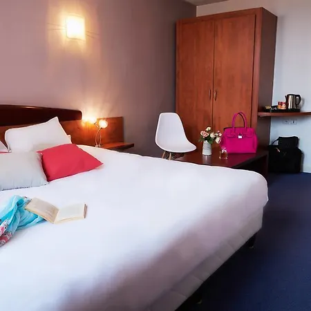 Hotel Logis Grand D'orléans 3*