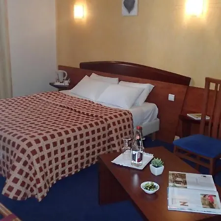 호텔 Logis Grand D'orleans Et Restaurant Le Goulu
