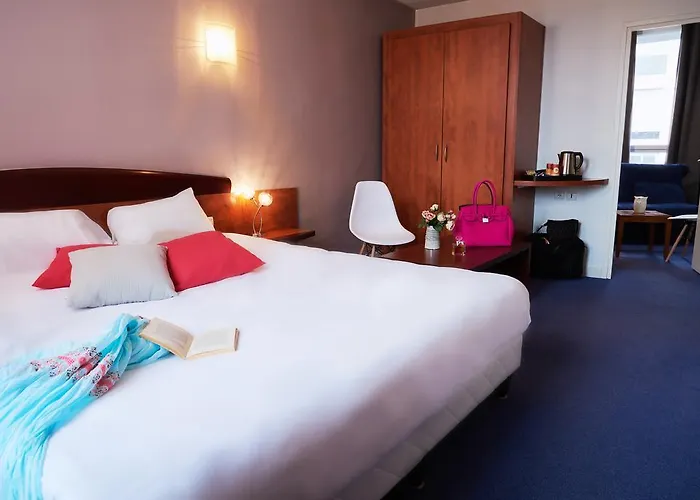 Hotel Logis Grand D'orleans 3*